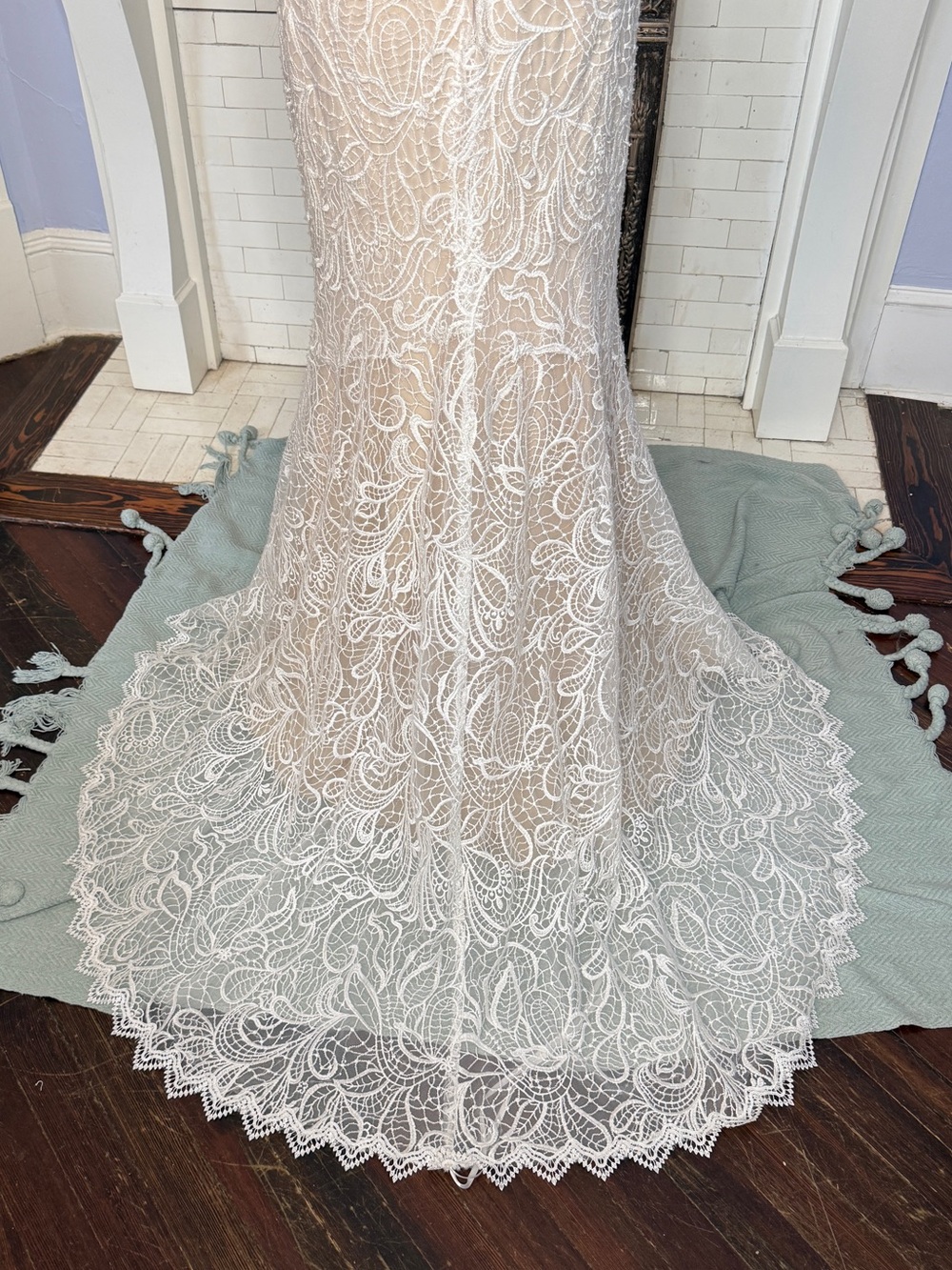 Gorgeous All Who Wander Piper Wedding Gown Boho Lace Strapless Size 10 - Picture 10 of 16